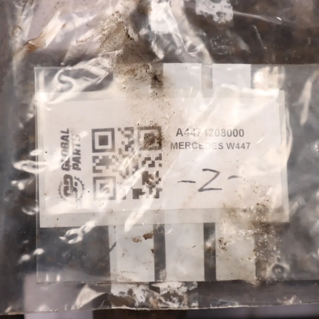 Pinza de freno delantera izquierda para Mercedes Vito W447 con número de pieza A4474208000 Mercedes Vito W447 Pinza de freno delantera izquierda - SKU A4474208000 - Número de pieza A4474208000