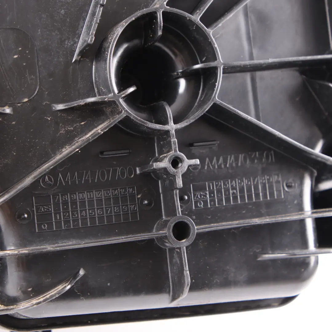 Additivtank Mercedes W447 AdBlue BlueTec Dieseltank V-Klasse für mit Teilenummer A4474707700 Additivtank Mercedes W447 AdBlue BlueTec Dieseltank V-Klasse - SKU A4474707700 - Teilenummer A4474707700