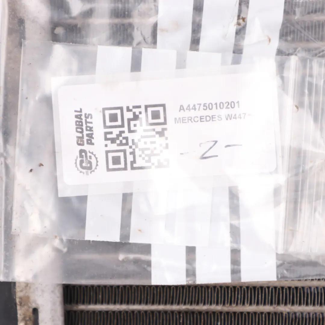 Radiador de refrigeración del motor Mercedes W447 Unidad de radiador para con número de pieza A4475010201 Radiador de refrigeración del motor Mercedes W447 Unidad de radiador - SKU A4475010201 - Número de pieza A4475010201