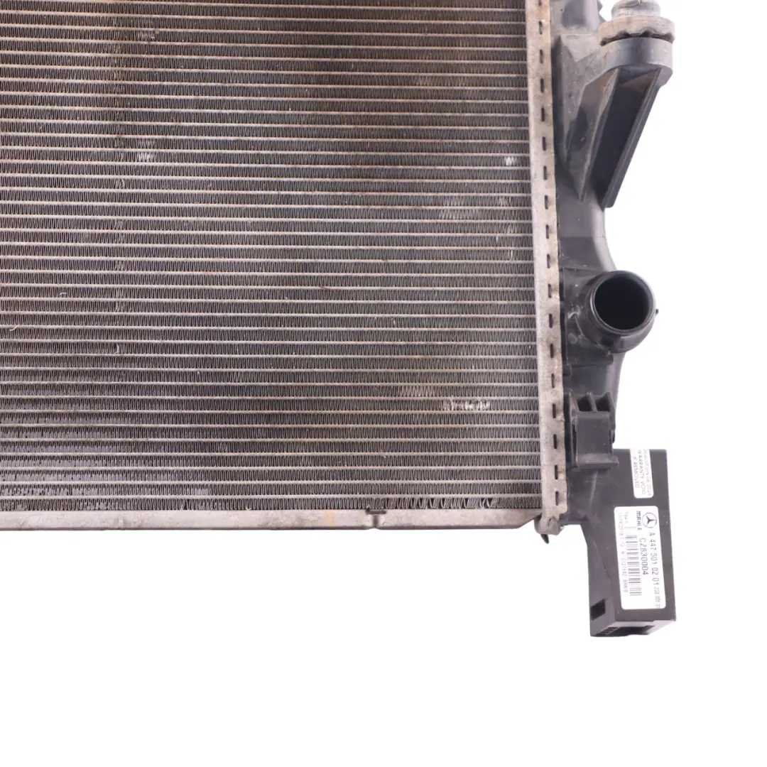 Radiador de refrigeración del motor Mercedes W447 Unidad de radiador para con número de pieza A4475010201 Radiador de refrigeración del motor Mercedes W447 Unidad de radiador - SKU A4475010201 - Número de pieza A4475010201