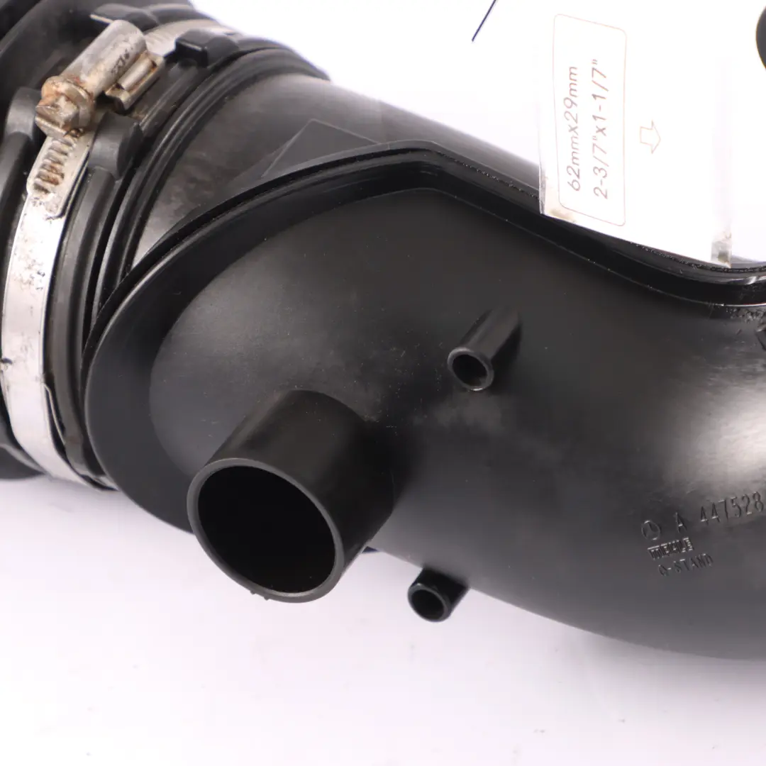  Admisión de aire Mercedes W447 OM651 Carcasa del filtro aire a la manguera motor - SKU A4475281224 - Número de pieza A4475281224