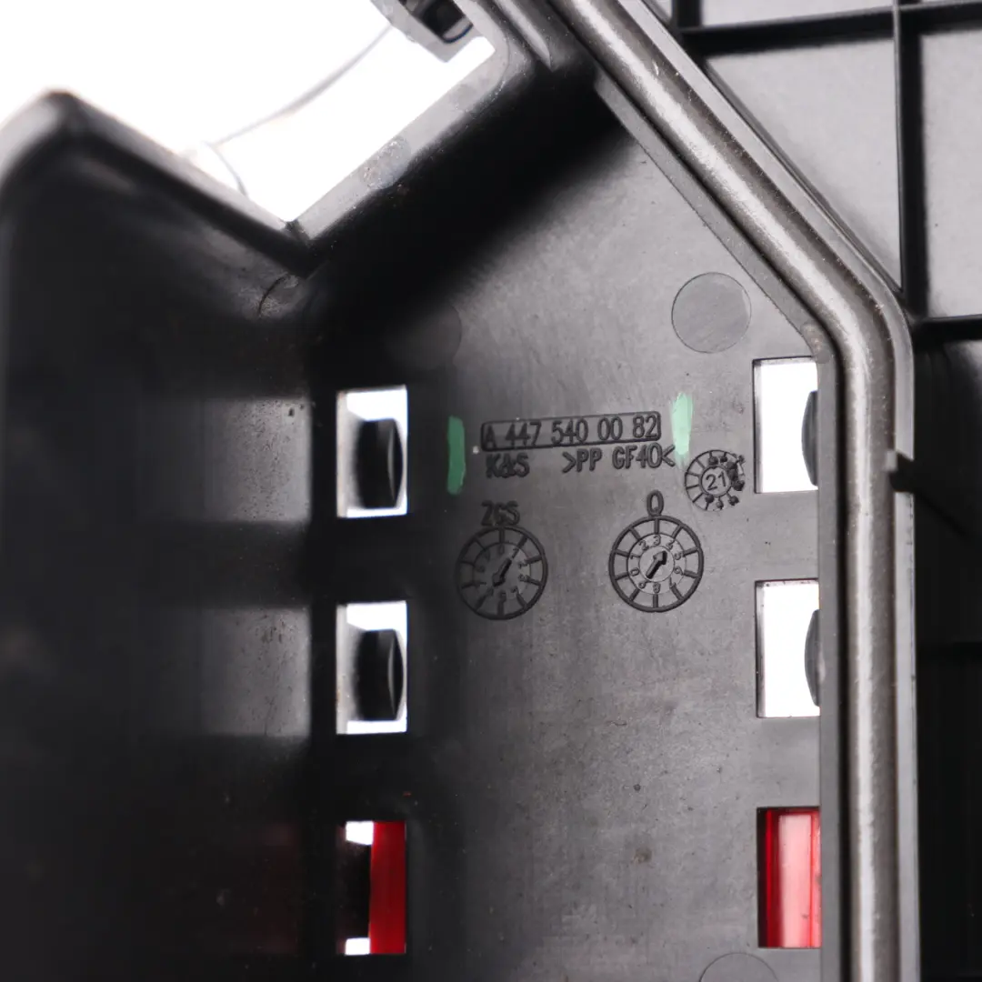 Caja De Fusibles Tapa Del Panel De Ajuste Carcasa para Mercedes Vito W447 con número de pieza A4475400082 Mercedes Vito W447 Caja De Fusibles Tapa Del Panel De Ajuste Carcasa - SKU A4475400082 - Número de pieza A4475400082