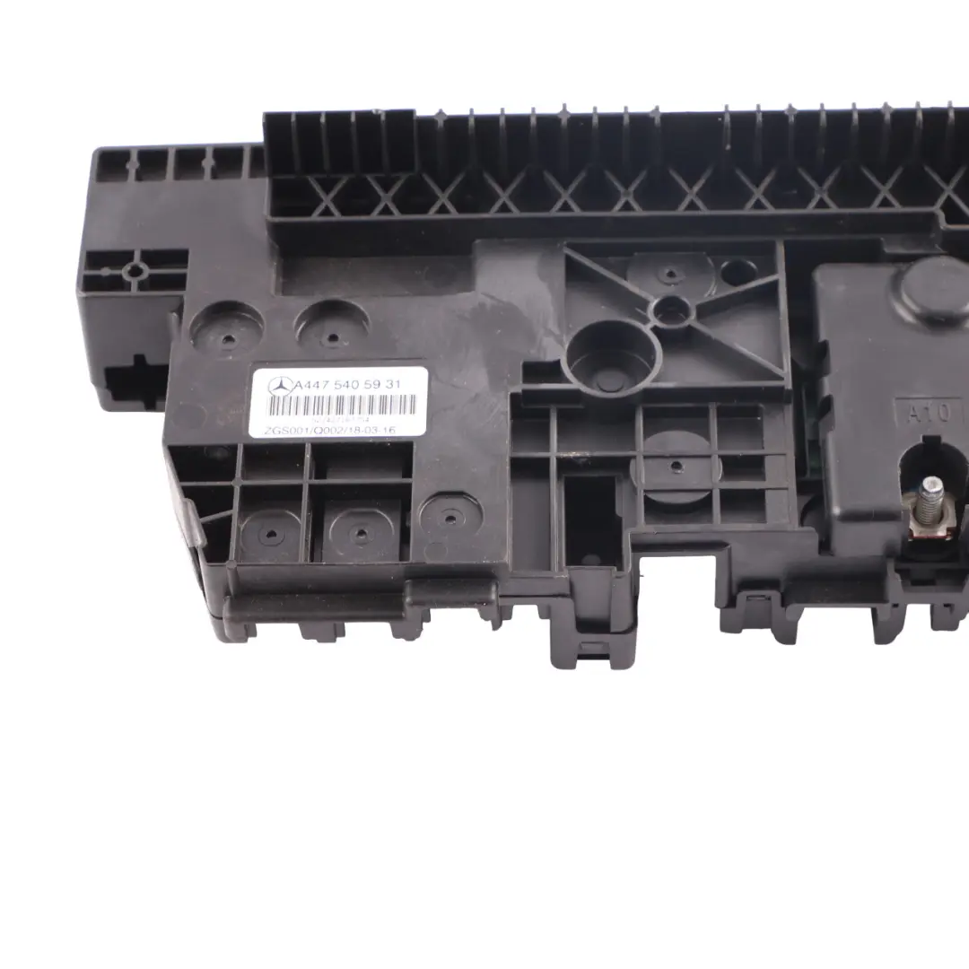 Sicherung Relaiskasten Modul für Mercedes Vito W447 mit Teilenummer A4475405931 Mercedes Vito W447 Sicherung Relaiskasten Modul - SKU A4475405931 - Teilenummer A4475405931