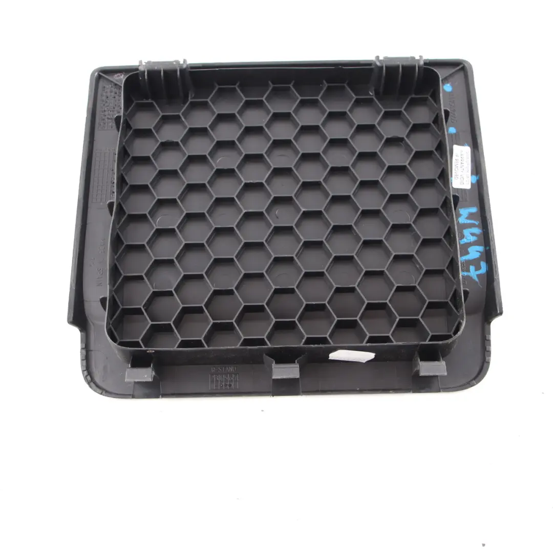 Asiento Base Batería Cubierta Recorte Izquierda Derecha para Mercedes Vito W447 con número de pieza A4475410005 Mercedes Vito W447 Asiento Base Batería Cubierta Recorte Izquierda Derecha - SKU A4475410005 - Número de pieza A4475410005