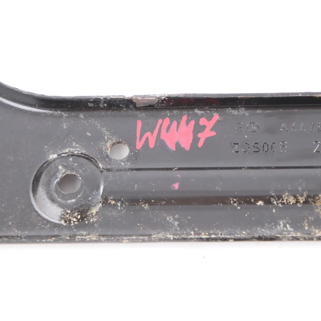 Staffa sedile anteriore destro Supporto piastra per Mercedes Vito W447 con numero di parte A4476400500 Mercedes Vito W447 Staffa sedile anteriore destro Supporto piastra - SKU A4476400500 - Numero di parte A4476400500