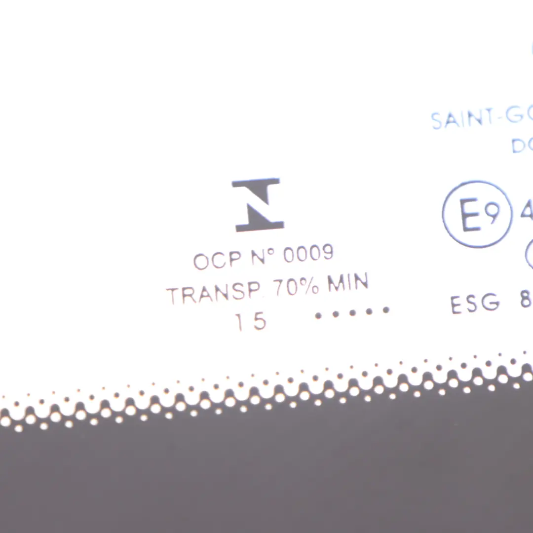 Fenêtre Mercedes Vito W447 Fenêtre avant gauche en verre fixe AS2 pour à propos du numéro de pièce A4476730105 Fenêtre Mercedes Vito W447 Fenêtre avant gauche en verre fixe AS2 - SKU A4476730105 - Numéro de pièce A4476730105