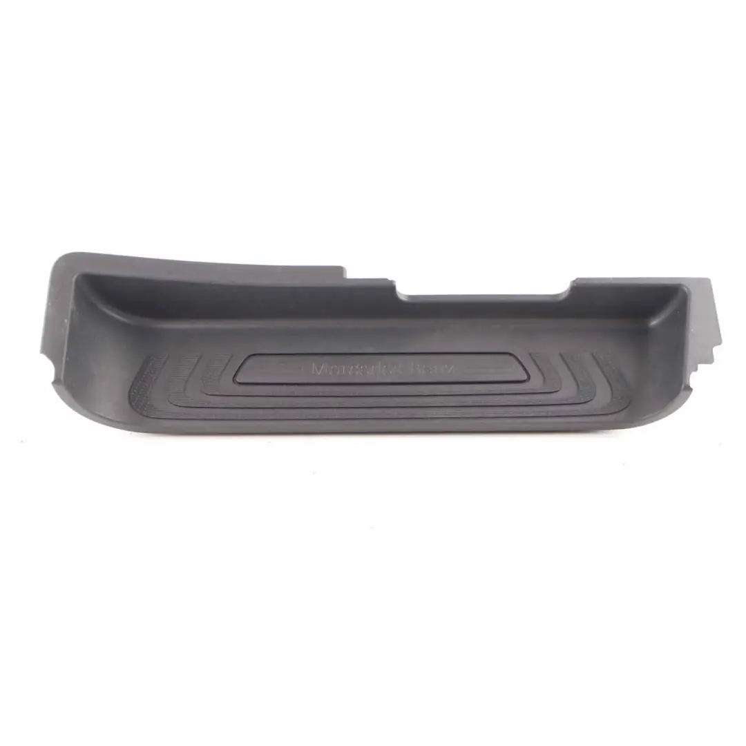 Embellecedor del umbral la puerta delantera izquierda para Mercedes W447 con número de pieza A4476801506 Mercedes W447 Embellecedor del umbral la puerta delantera izquierda - SKU A4476801506 - Número de pieza A4476801506
