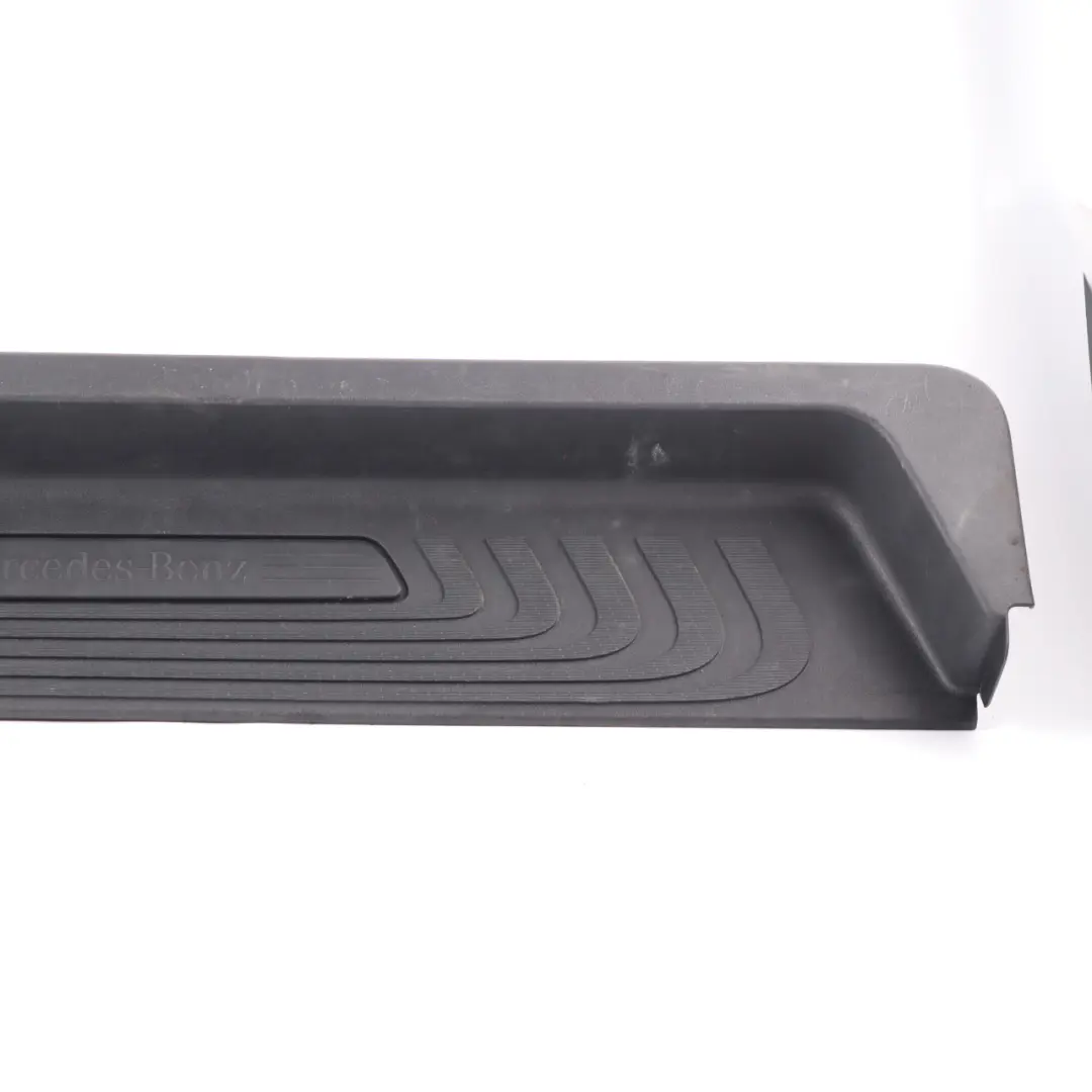 Coperchio Porta Scorrevole Laterale Sinistra Piastra Step Trim per Mercedes W447 con numero di parte A4476803106 Mercedes W447 Coperchio Porta Scorrevole Laterale Sinistra Piastra Step Trim - SKU A4476803106 - Numero di parte A4476803106