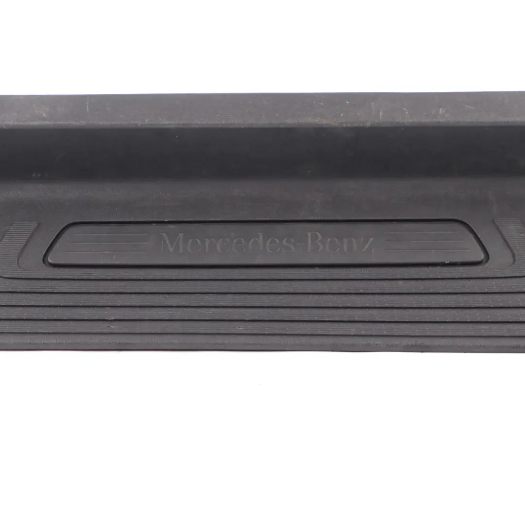 Coperchio Porta Scorrevole Laterale Sinistra Piastra Step Trim per Mercedes W447 con numero di parte A4476803106 Mercedes W447 Coperchio Porta Scorrevole Laterale Sinistra Piastra Step Trim - SKU A4476803106 - Numero di parte A4476803106