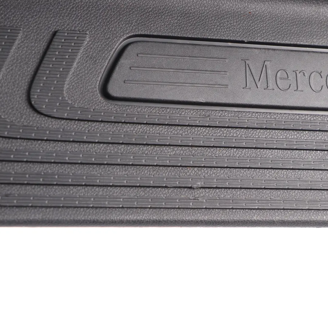 Coperchio Porta Scorrevole Laterale Sinistra Piastra Step Trim per Mercedes W447 con numero di parte A4476803106 Mercedes W447 Coperchio Porta Scorrevole Laterale Sinistra Piastra Step Trim - SKU A4476803106 - Numero di parte A4476803106