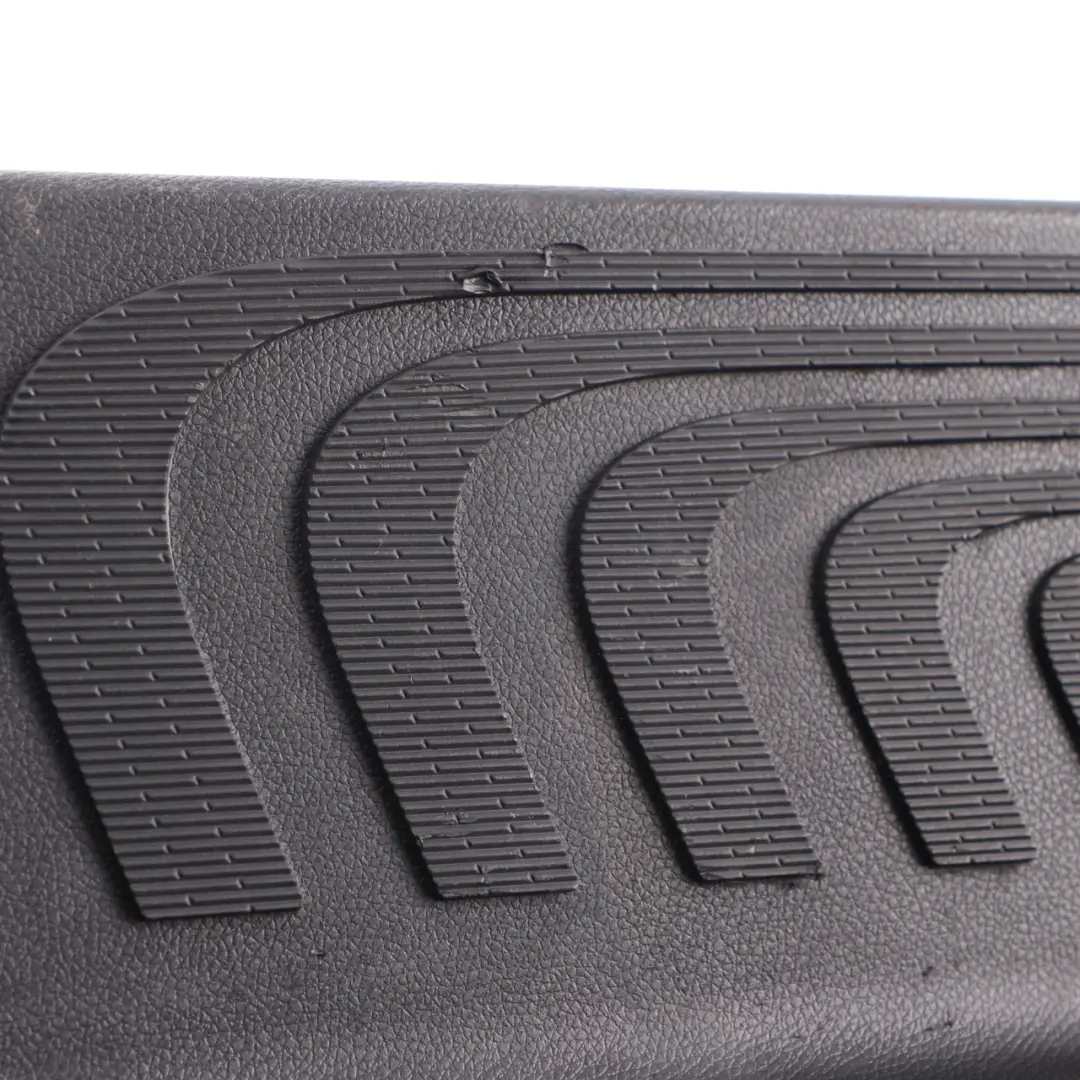 Step Plate Front Right Door Entrance Cover Panel para Mercedes W447 con número de pieza A4476803206 Mercedes W447 Step Plate Front Right Door Entrance Cover Panel - SKU A4476803206 - Número de pieza A4476803206