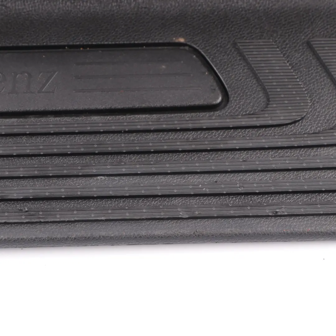 Mercedes W447 Plaque d'accès à la porte avant droite - SKU A4476803206 - Numéro de pièce A4476803206