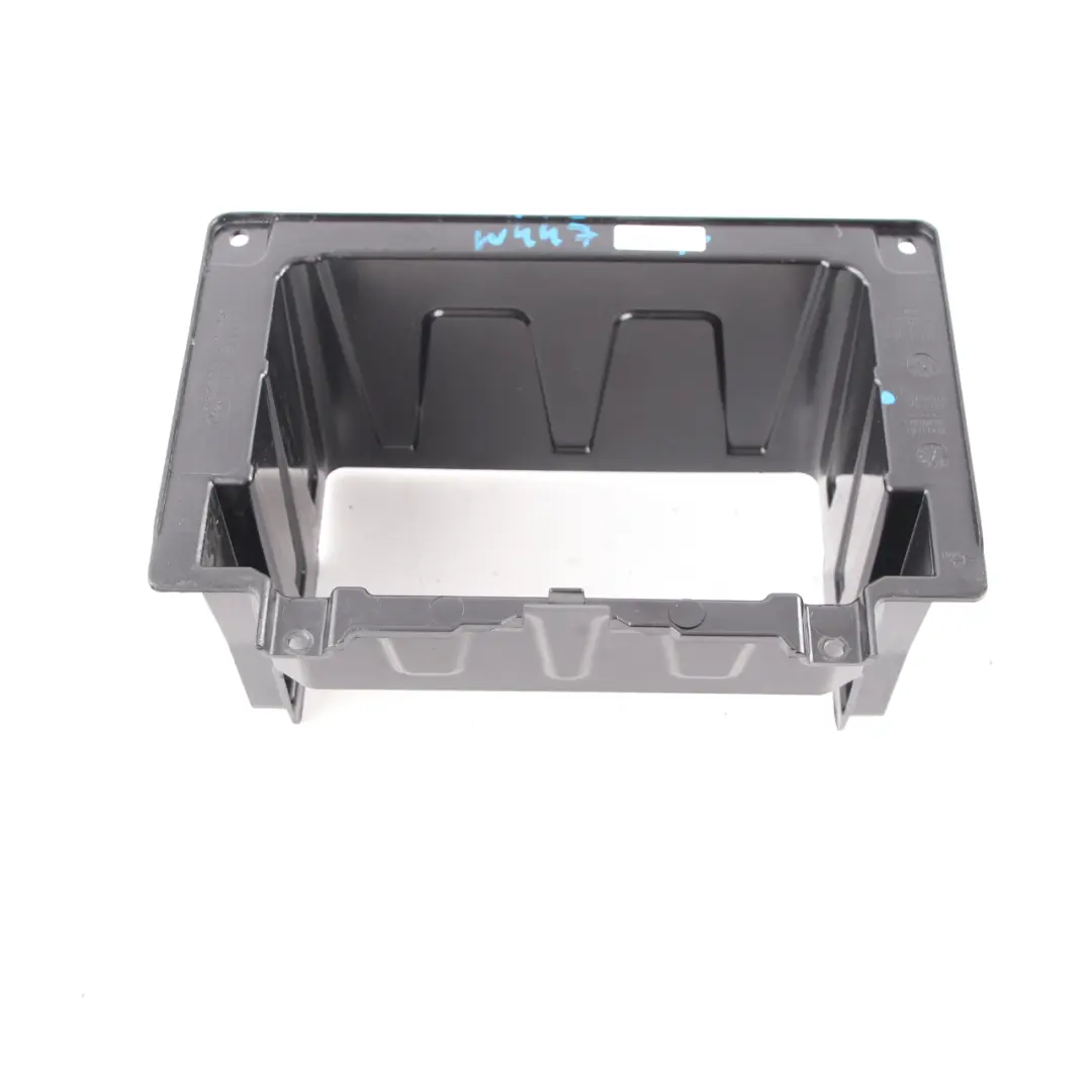 Mercedes Vito W447 Support montage radio stéréo garniture entourage - SKU A4476890031 - Numéro de pièce A4476890031