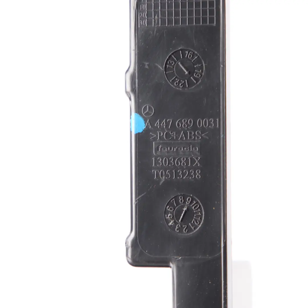 Mercedes Vito W447 Support montage radio stéréo garniture entourage - SKU A4476890031 - Numéro de pièce A4476890031