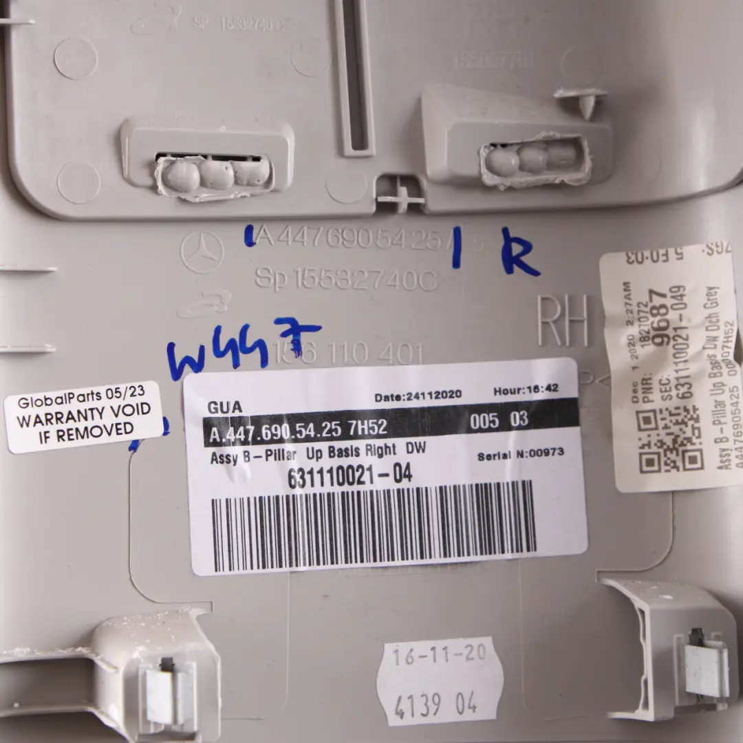 Embellecedor Pilar B Superior Panel Derecho Gris para Mercedes Vito W447 con número de pieza A4476905425 Mercedes Vito W447 Embellecedor Pilar B Superior Panel Derecho Gris - SKU A4476905425 - Número de pieza A4476905425