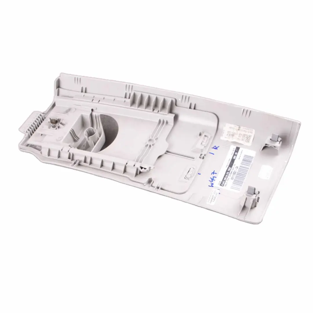 Embellecedor Pilar B Superior Panel Derecho Gris para Mercedes Vito W447 con número de pieza A4476905425 Mercedes Vito W447 Embellecedor Pilar B Superior Panel Derecho Gris - SKU A4476905425 - Número de pieza A4476905425