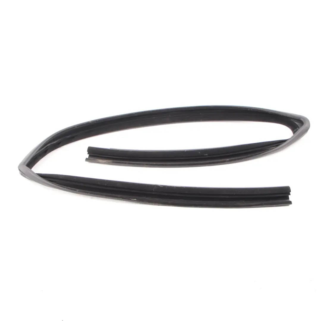 Uszczelka Szyby Drzwi Przód Lewa do Mercedes W447 o numerze A4477200017 Mercedes W447 Uszczelka Szyby Drzwi Przód Lewa - SKU A4477200017 - Numer Części A4477200017