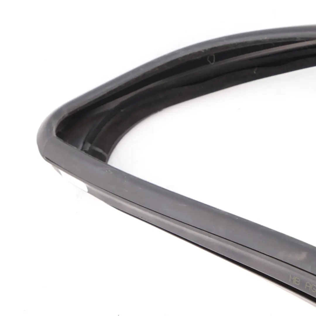 Window Seal Front Right Door Sealing Gasket to Mercedes Vito W447 with Part number A4477200117 Mercedes Vito W447 Window Seal Front Right Door Sealing Gasket - SKU A4477200117 - Part number A4477200117
