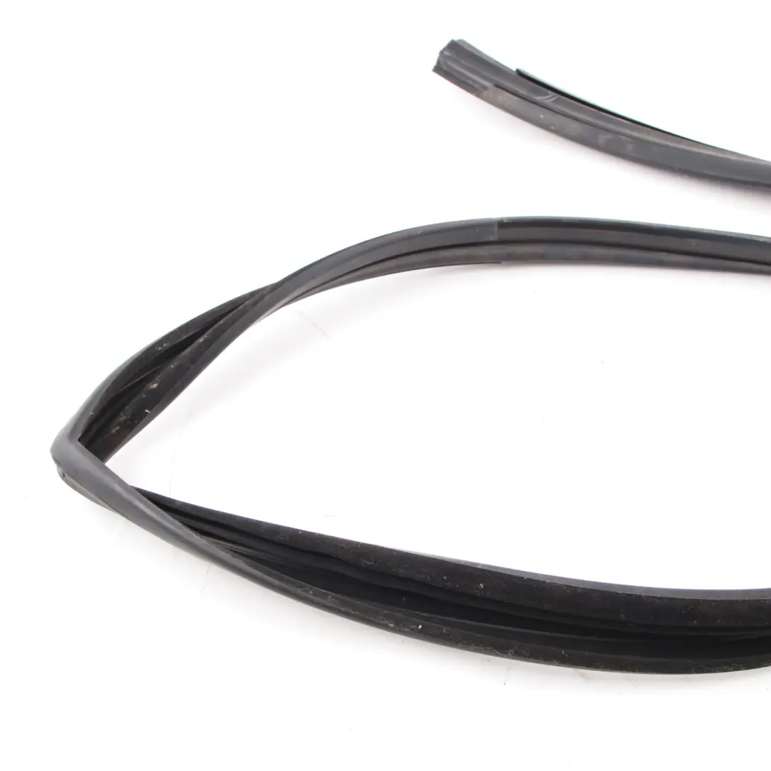 Window Seal Front Right Door Sealing Gasket to Mercedes Vito W447 with Part number A4477200117 Mercedes Vito W447 Window Seal Front Right Door Sealing Gasket - SKU A4477200117 - Part number A4477200117