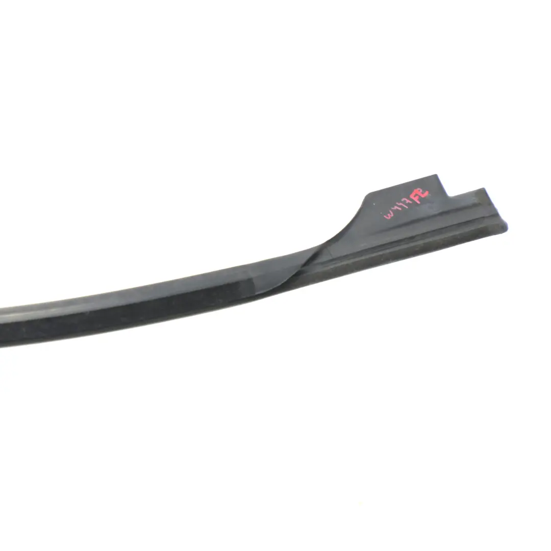 Guarnizione Finestra Porta Anteriore Sinistra Telaio per Mercedes W447 con numero di parte A4477200254 Mercedes W447 Guarnizione Finestra Porta Anteriore Sinistra Telaio - SKU A4477200254 - Numero di parte A4477200254