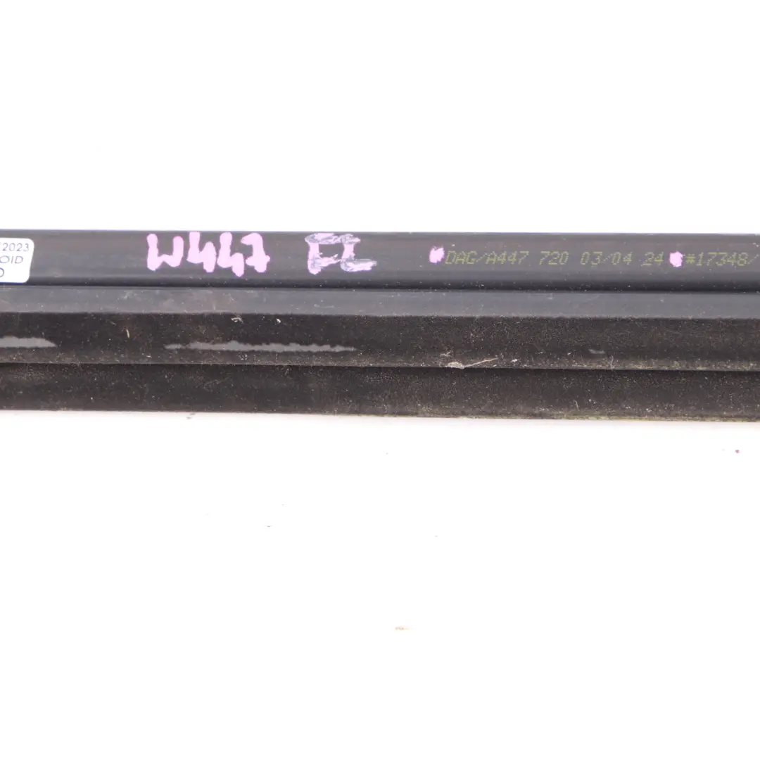 Guarnizione Finestra Porta Anteriore Sinistra Striscia per Mercedes W447 con numero di parte A4477200324 Mercedes W447 Guarnizione Finestra Porta Anteriore Sinistra Striscia - SKU A4477200324 - Numero di parte A4477200324