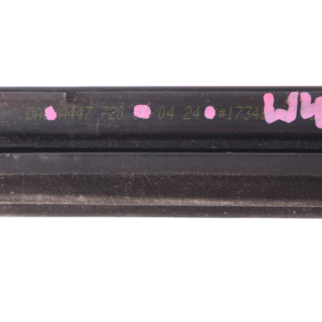 Mercedes W447 Guarnizione Finestra Porta Anteriore Destra Striscia - SKU A4477200424 - Numero di parte A4477200424