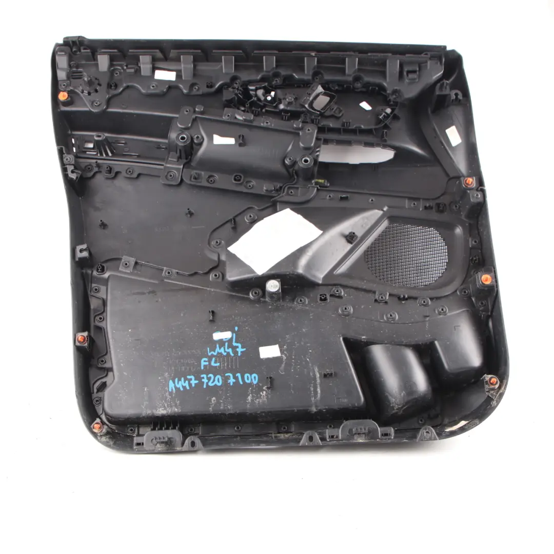 Tarjeta de Puerta Delantera Derecha Recubrimiento Panel Negro para Mercedes Vito W447 con número de pieza A4477207200 Mercedes Vito W447 Tarjeta de Puerta Delantera Derecha Recubrimiento Panel Negro - SKU A4477207200 - Número de pieza A4477207200