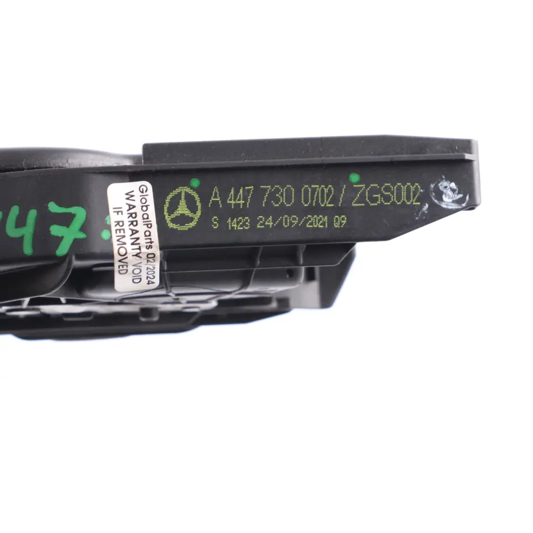 Zamek Drzwi Przesuwnych Lewy do Mercedes Vito W447 o numerze A4477300702 Mercedes Vito W447 Zamek Drzwi Przesuwnych Lewy - SKU A4477300702 - Numer Części A4477300702