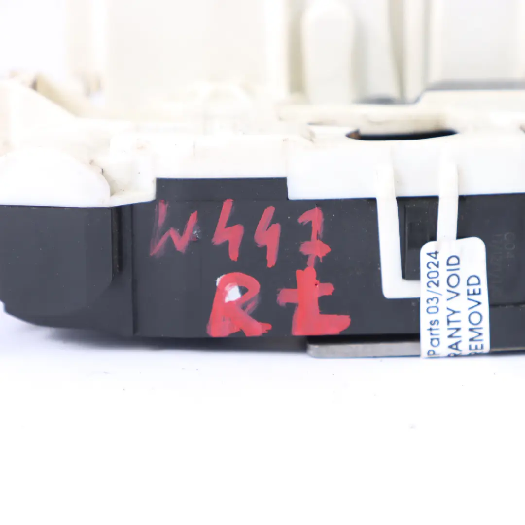 Mechanizm Zamek Drzwi Przesuwnych Lewy Tył do Mercedes Vito W447 o numerze A4477303900 Mercedes Vito W447 Mechanizm Zamek Drzwi Przesuwnych Lewy Tył - SKU A4477303900 - Numer Części A4477303900