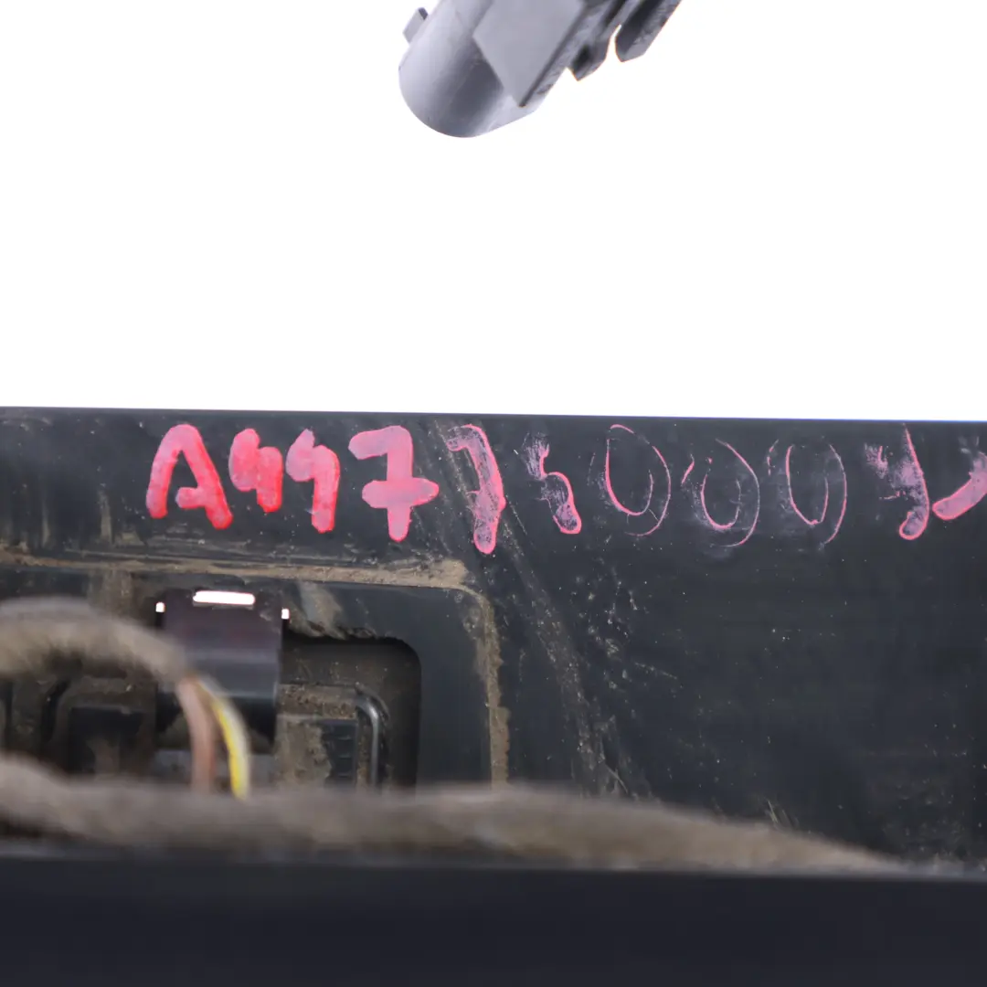 Poignée coffre ouverture hayon bande d'habillage pour Mercedes Vito W447 à propos du numéro de pièce A4477400093 Mercedes Vito W447 Poignée coffre ouverture hayon bande d'habillage - SKU A4477400093 - Numéro de pièce A4477400093