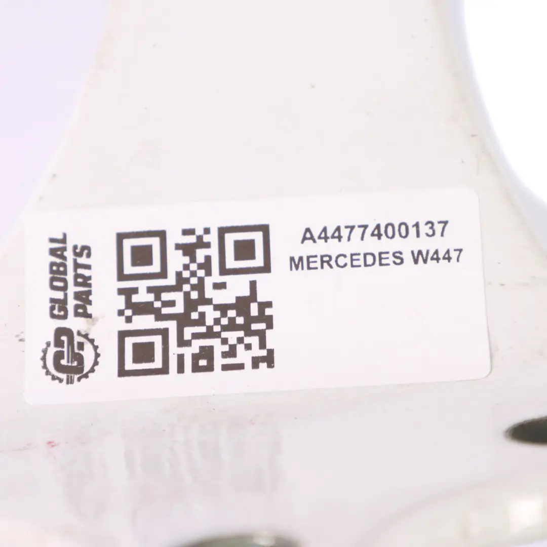 Zawias Drzwi Tylnych Lewych Zawias Dolny do Mercedes Vito W447 o numerze A4477400137 Mercedes Vito W447 Zawias Drzwi Tylnych Lewych Zawias Dolny - SKU A4477400137 - Numer Części A4477400137