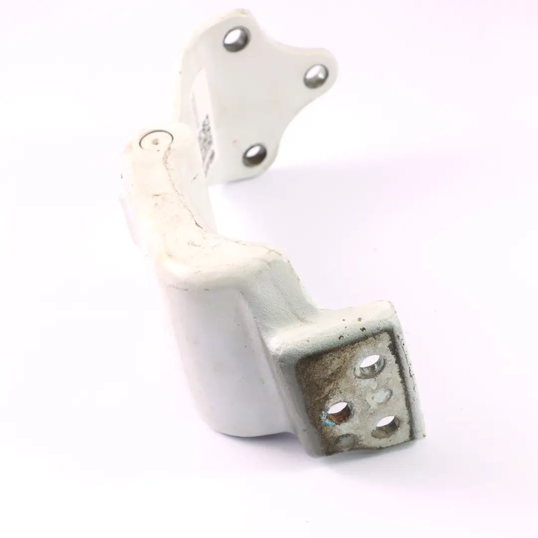 Zawias Drzwi Tylnych Lewych Zawias Dolny do Mercedes Vito W447 o numerze A4477400137 Mercedes Vito W447 Zawias Drzwi Tylnych Lewych Zawias Dolny - SKU A4477400137 - Numer Części A4477400137