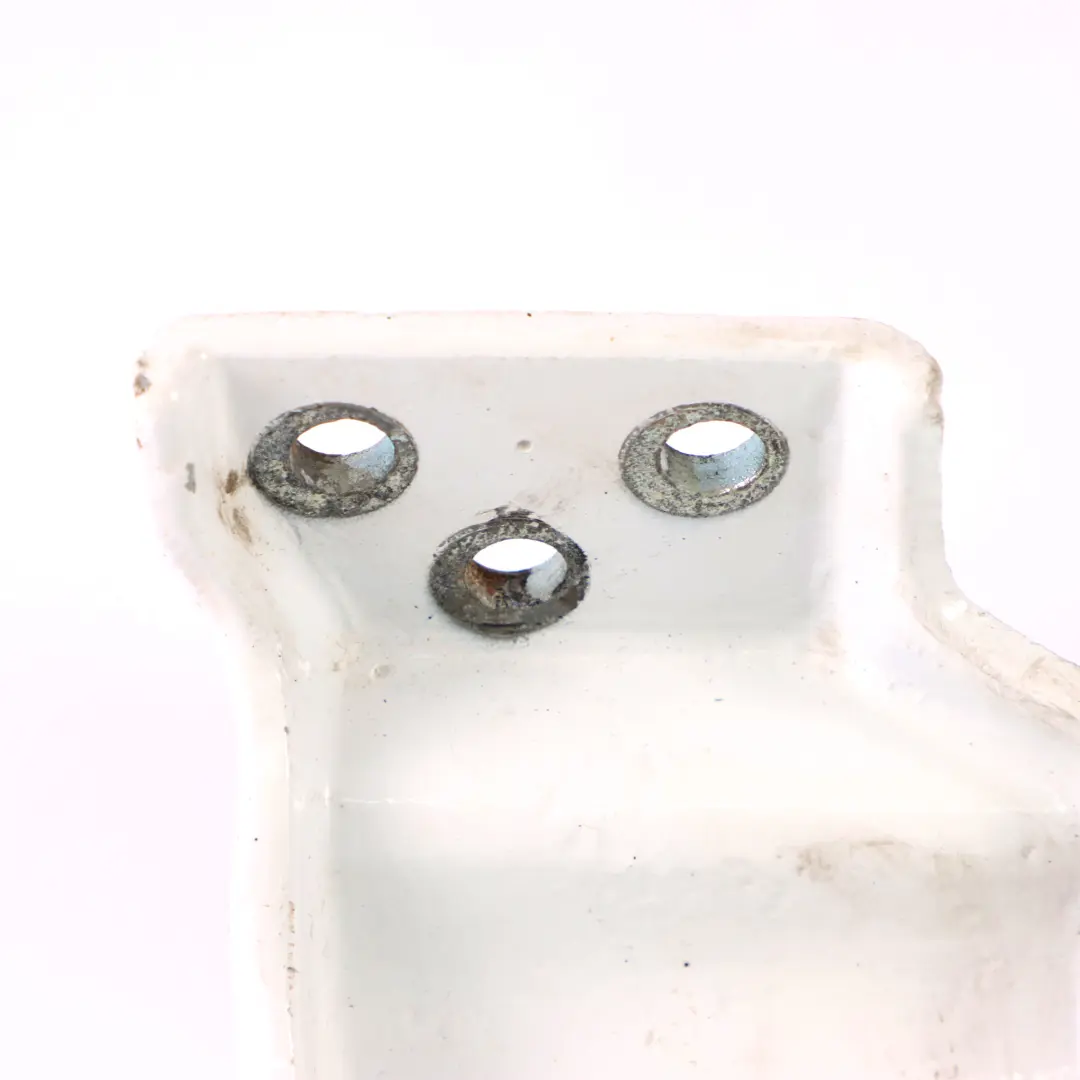 Zawias Drzwi Tylnych Lewych Zawias Dolny do Mercedes Vito W447 o numerze A4477400137 Mercedes Vito W447 Zawias Drzwi Tylnych Lewych Zawias Dolny - SKU A4477400137 - Numer Części A4477400137