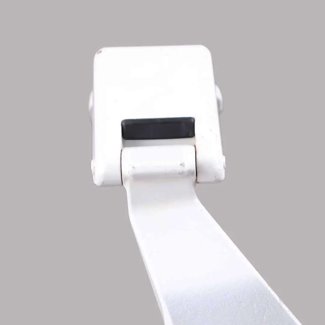 Cerniera Porta Posteriore Sinistra Superiore Bianco Artico 9147 per Mercedes W447 con numero di parte A4477400337 Mercedes W447 Cerniera Porta Posteriore Sinistra Superiore Bianco Artico 9147 - SKU A4477400337-ARW - Numero di parte A4477400337