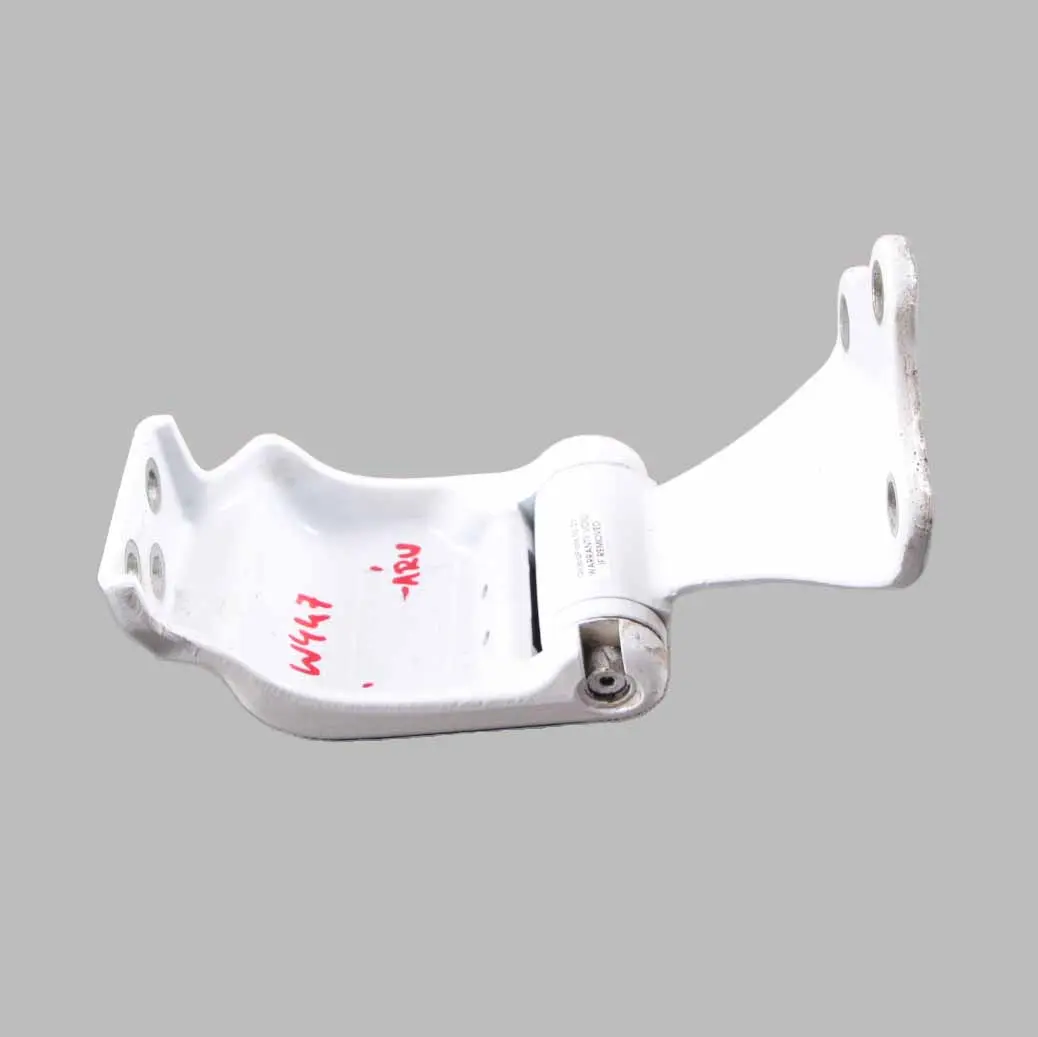 Charnière porte arrière gauche inférieure blanc arctique 9147 pour Mercedes Vito W447 à propos du numéro de pièce A4477407600 Mercedes Vito W447 Charnière porte arrière gauche inférieure blanc arctique 9147 - SKU A4477407600-ARW - Numéro de pièce A4477407600