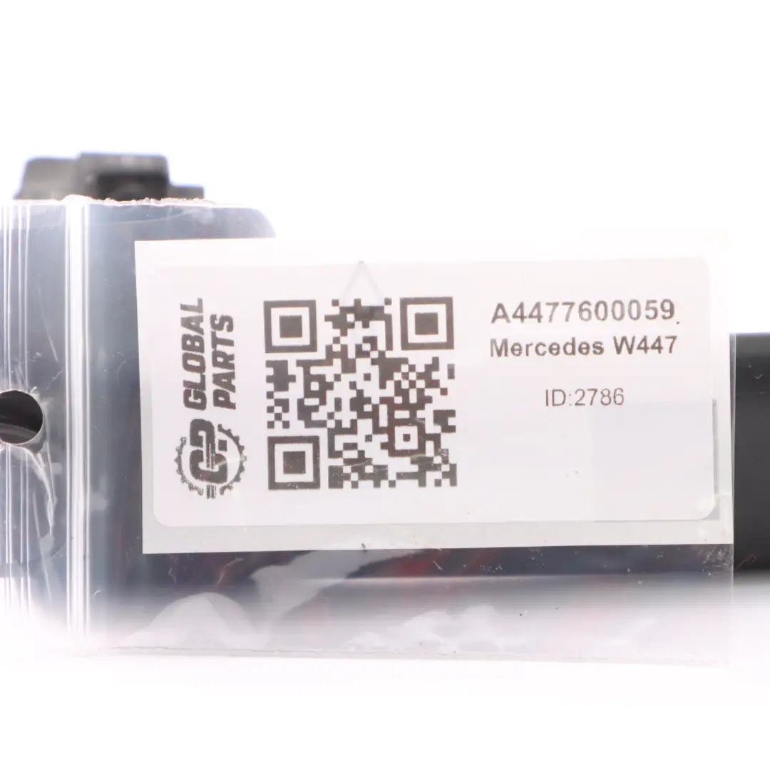 Tirador Puerta Exterior Izquierda Derecha para Mercedes W447 con número de pieza A4477600059 Mercedes W447 Tirador Puerta Exterior Izquierda Derecha - SKU A4477600059 - Número de pieza A4477600059