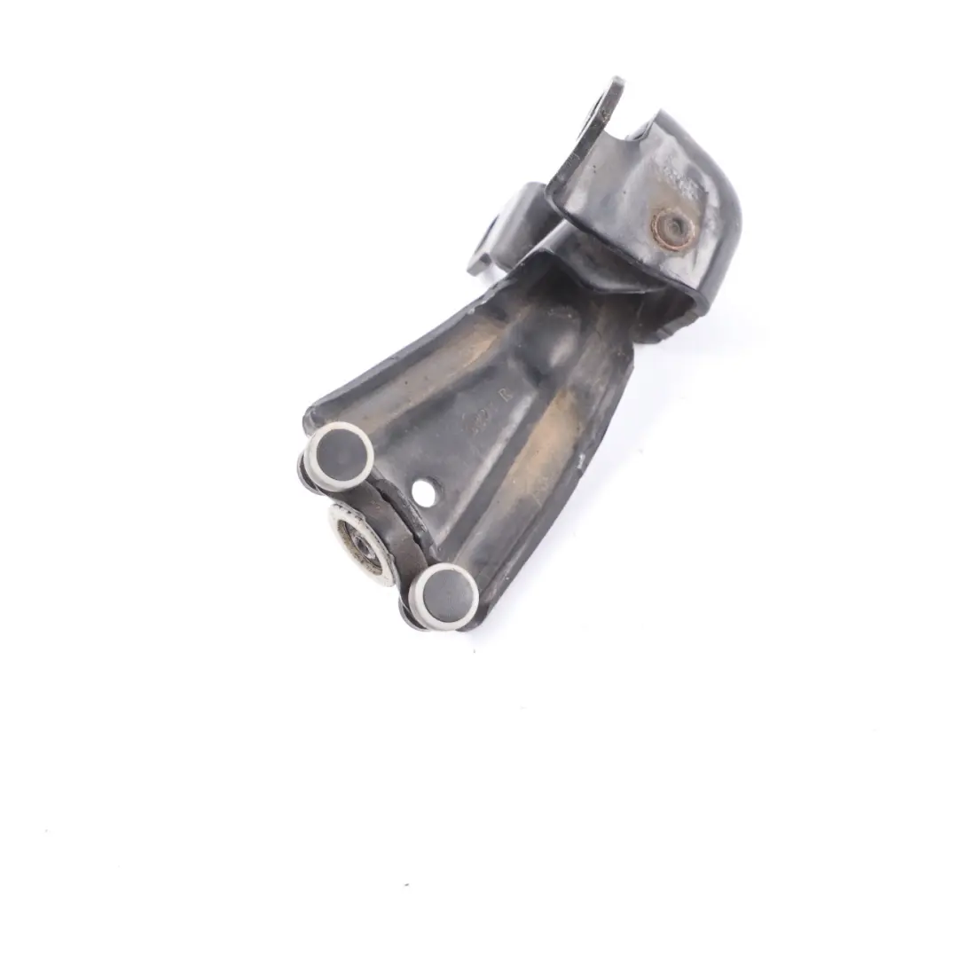 Puerta lateral corredera Guía de rodillo central derecha para Mercedes Vito W447 con número de pieza A4477600347 Mercedes Vito W447 Puerta lateral corredera Guía de rodillo central derecha - SKU A4477600347 - Número de pieza A4477600347