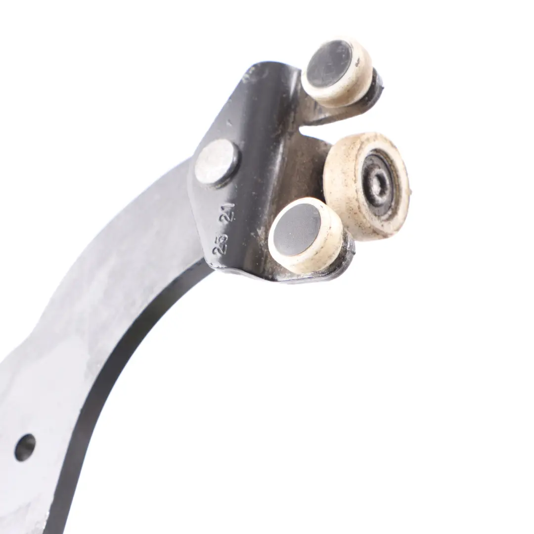 Mercedes Vito W447 Guida del rullo della porta scorrevole in basso a sinistra - SKU A4477601447 - Numero di parte A4477601447