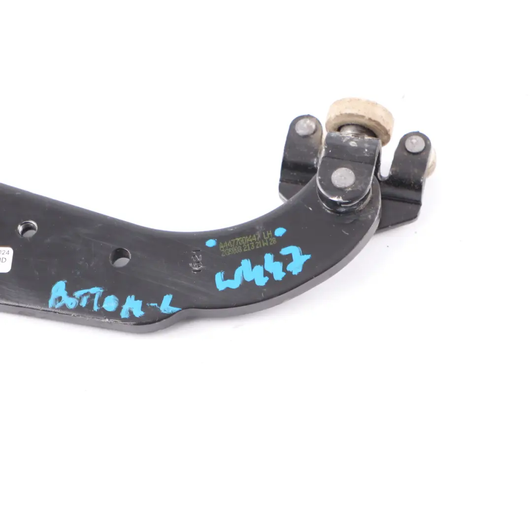 Mercedes Vito W447 Porte coulissante Guide Roulette Bas Gauche - SKU A4477601447 - Numéro de pièce A4477601447