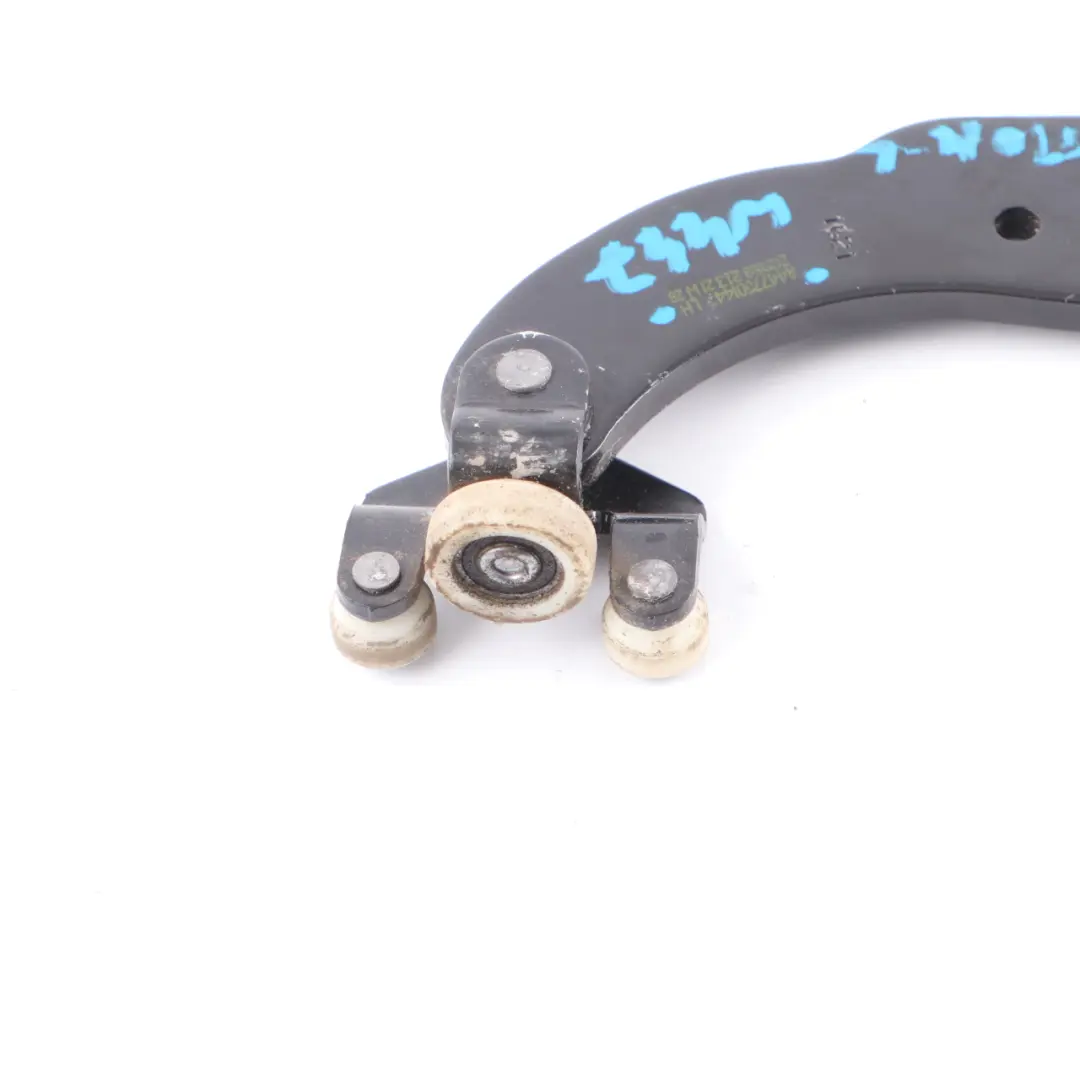Schiebetür Rollenführung Unten Links für Mercedes Vito W447 mit Teilenummer A4477601447 Mercedes Vito W447 Schiebetür Rollenführung Unten Links - SKU A4477601447 - Teilenummer A4477601447
