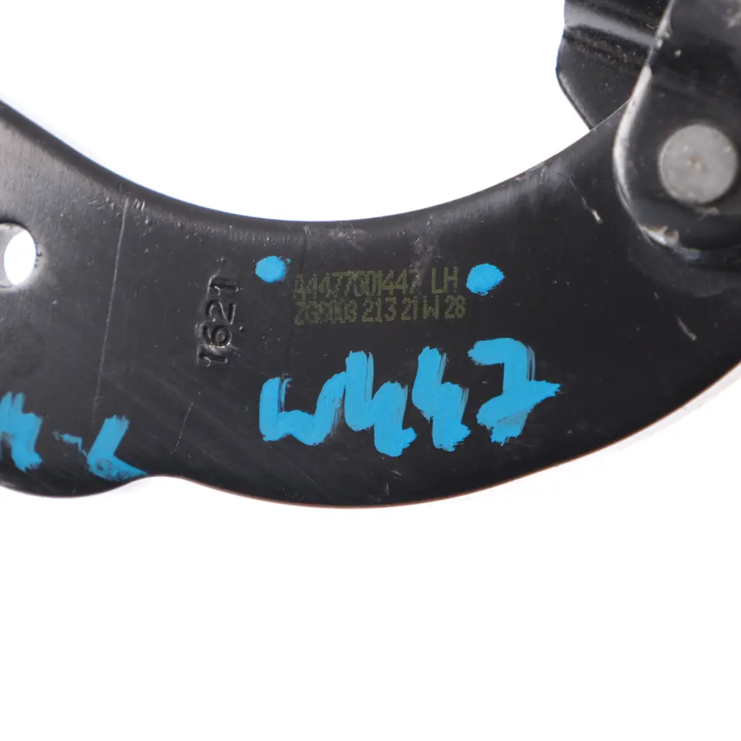 Schiebetür Rollenführung Unten Links für Mercedes Vito W447 mit Teilenummer A4477601447 Mercedes Vito W447 Schiebetür Rollenführung Unten Links - SKU A4477601447 - Teilenummer A4477601447