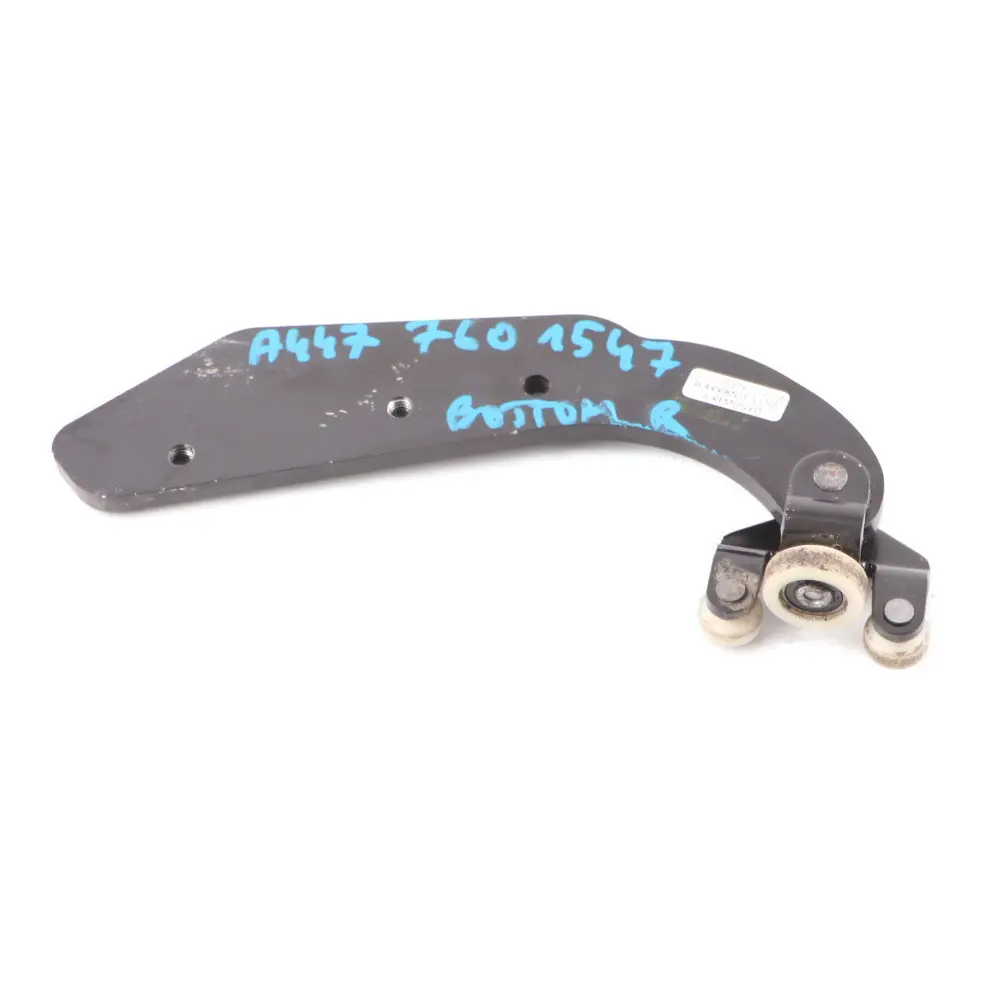 Prowadnica Rolki Drzwi Przesuwnych Dolna Prawa do Mercedes Vito W447 o numerze A4477601447 Mercedes Vito W447 Prowadnica Rolki Drzwi Przesuwnych Dolna Prawa - SKU A4477601547 - Numer Części A4477601447