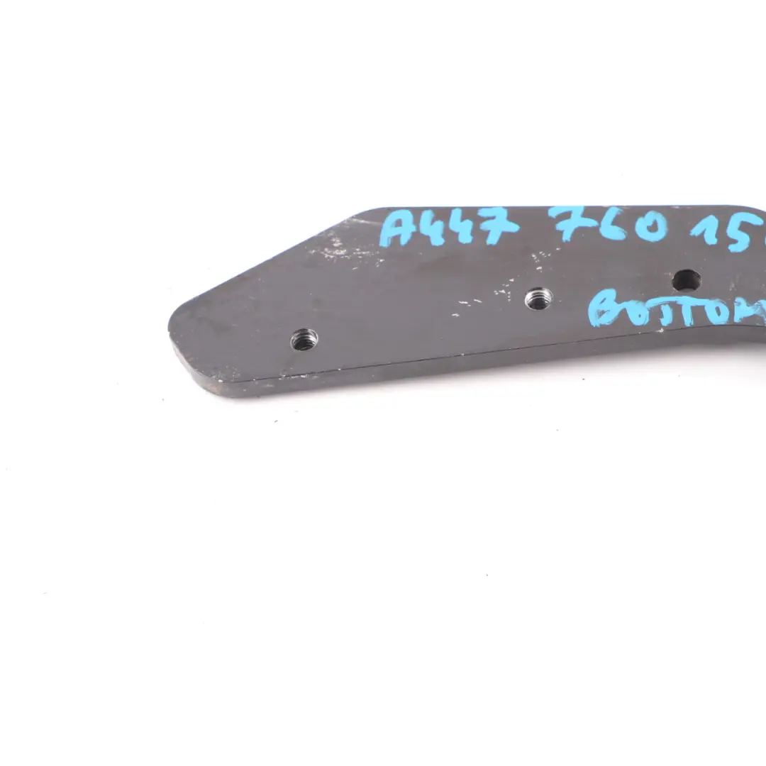 Guida del rullo della porta scorrevole in basso a destra per Mercedes Vito W447 con numero di parte A4477601447 Mercedes Vito W447 Guida del rullo della porta scorrevole in basso a destra - SKU A4477601547 - Numero di parte A4477601447