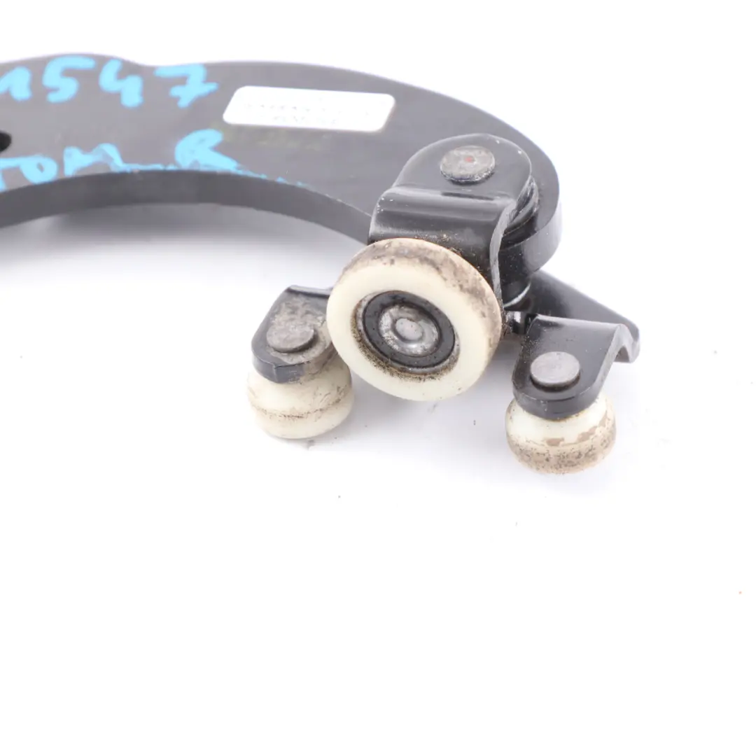 Mercedes Vito W447 Guida del rullo della porta scorrevole in basso a destra - SKU A4477601547 - Numero di parte A4477601447