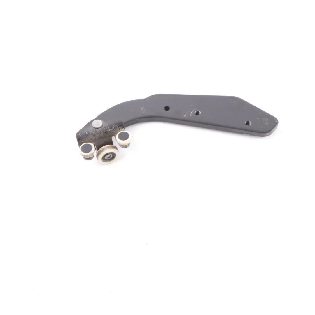 Guía de rodillo puerta corredera inferior derecha para Mercedes Vito W447 con número de pieza A4477601447 Mercedes Vito W447 Guía de rodillo puerta corredera inferior derecha - SKU A4477601547 - Número de pieza A4477601447