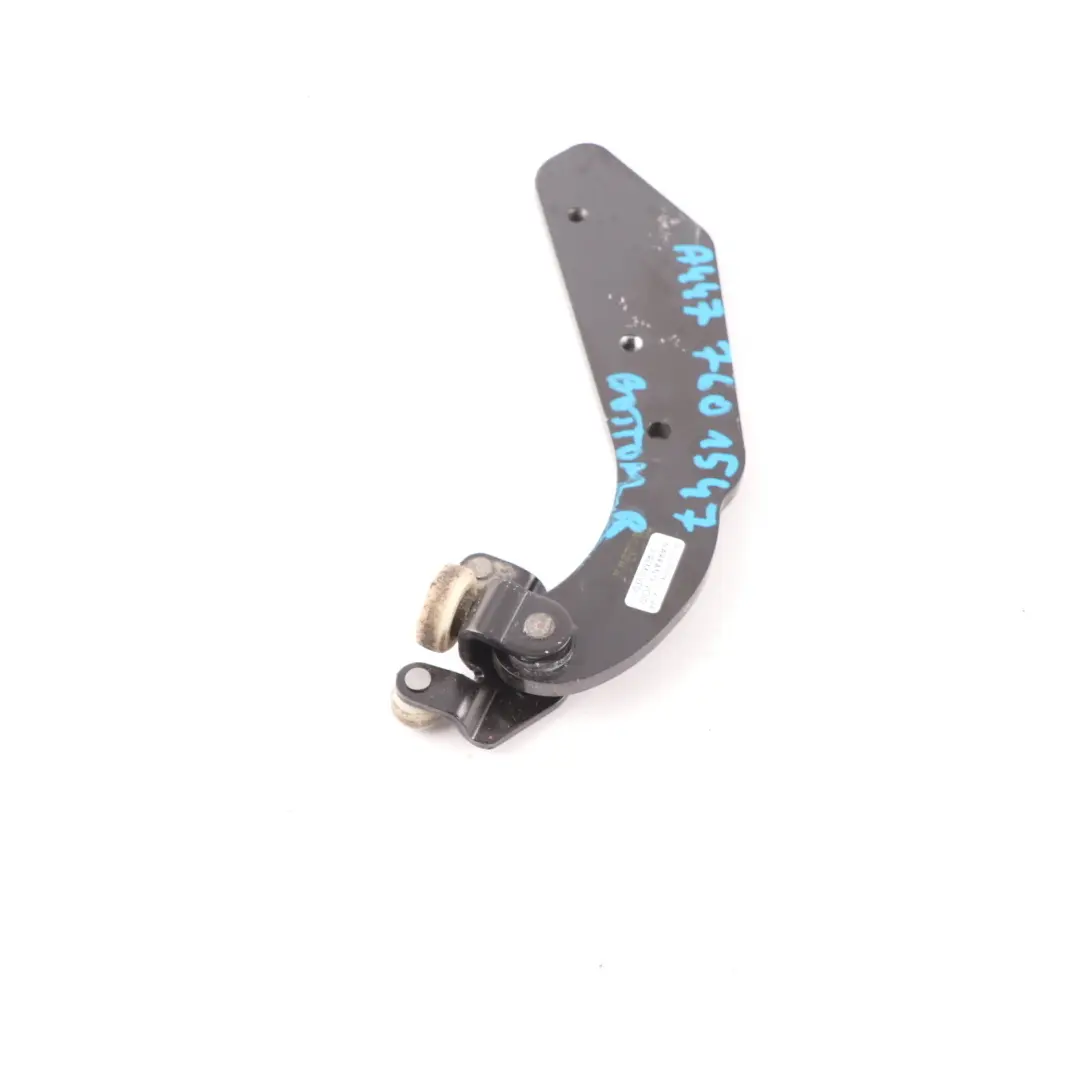 Mercedes Vito W447 Guida del rullo della porta scorrevole in basso a destra - SKU A4477601547 - Numero di parte A4477601447