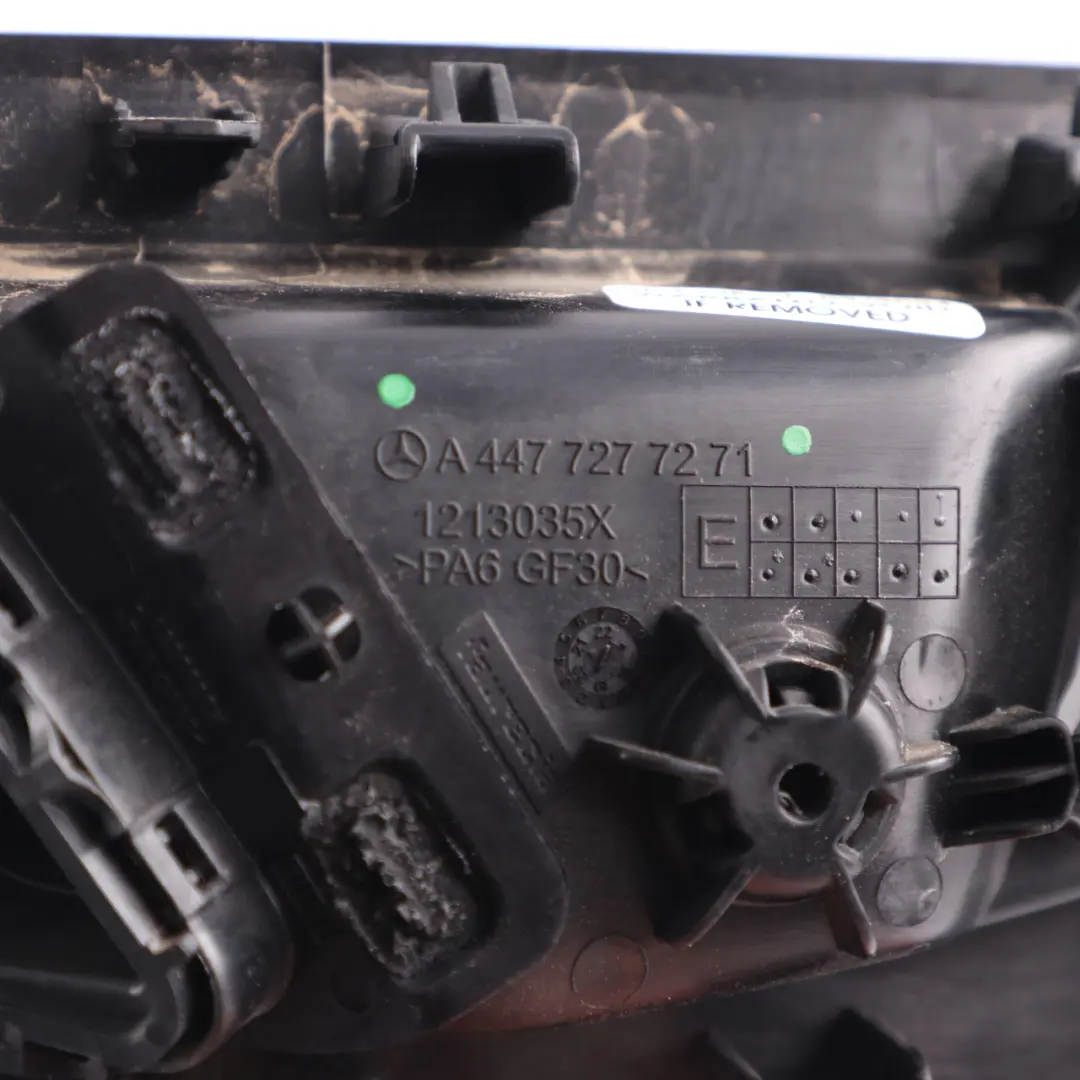 Tarjeta Puerta Interior Manija Agarradera Izquierda A4477277271 para Mercedes W447 con número de pieza A4477606000 Mercedes W447 Tarjeta Puerta Interior Manija Agarradera Izquierda A4477277271 - SKU A4477606000 - Número de pieza A4477606000