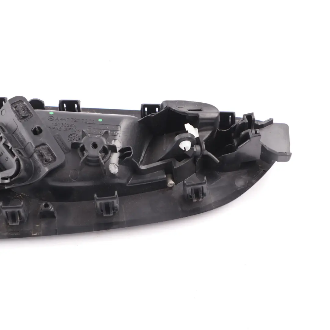 Tür Karte Innen Griff Vorne Links A4477277271 für Mercedes W447 mit Teilenummer A4477606000 Mercedes W447 Tür Karte Innen Griff Vorne Links A4477277271 - SKU A4477606000 - Teilenummer A4477606000