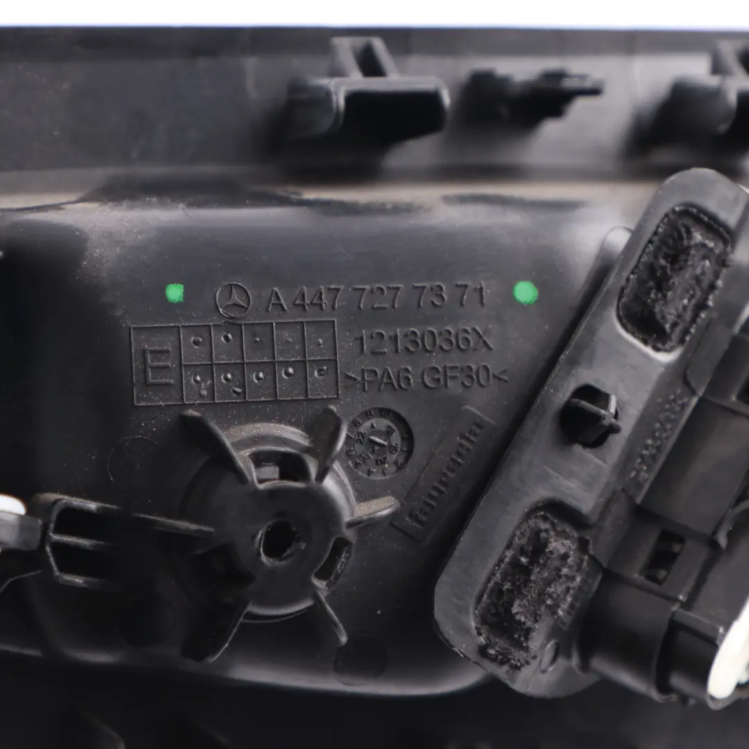 Scheda Porta Maniglia Afferrare Anteriore Destra A4477277371 per Mercedes Vito W447 con numero di parte A4477606900 Mercedes Vito W447 Scheda Porta Maniglia Afferrare Anteriore Destra A4477277371 - SKU A4477606900 - Numero di parte A4477606900