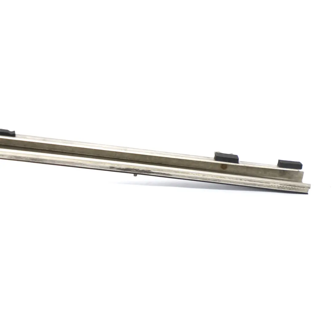 Guida per porta scorrevole Mercedes W447 Guida posteriore sinistra per con numero di parte A4477662100 Guida per porta scorrevole Mercedes W447 Guida posteriore sinistra - SKU A4477662100 - Numero di parte A4477662100